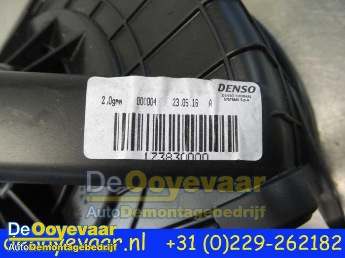 Heating and ventilation fan motor from a Mercedes-Benz Citan (415.6) 1.5 108 CDI Euro 6 2016