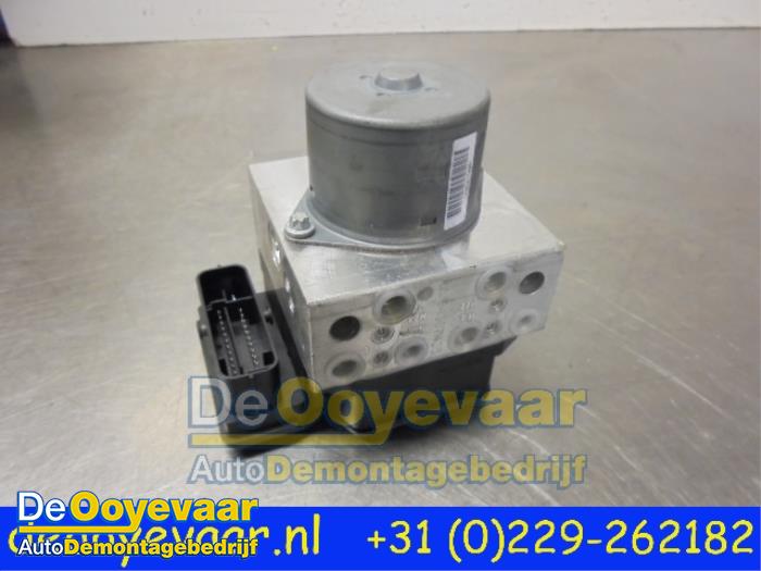 ABS pump from a Ford S-Max (GBW) 2.0 TDCi 16V 140 2015