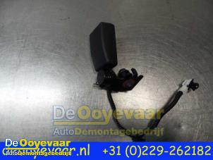 Usagé Insertion ceinture de sécurité arrière centre Hyundai i10 (B5) 1.0 12V Prix € 14,99 Règlement à la marge proposé par Autodemontagebedrijf De Ooyevaar