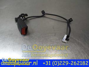 Used Rear seatbelt buckle, centre Hyundai i10 (B5) 1.0 12V Price € 14,99 Margin scheme offered by Autodemontagebedrijf De Ooyevaar