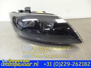 Used Headlight, right Audi Q7 Price € 99,99 Margin scheme offered by Autodemontagebedrijf De Ooyevaar