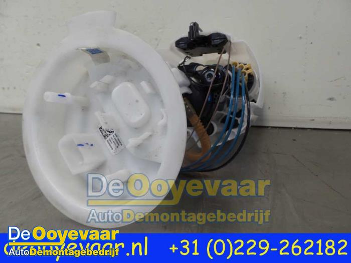 Begagnade Bensinpump BMW X1 (F48) sDrive 18i 1.5 12V TwinPower Turbo Pris € 45,00 Marginaltabell erbjuds av Autodemontagebedrijf De Ooyevaar