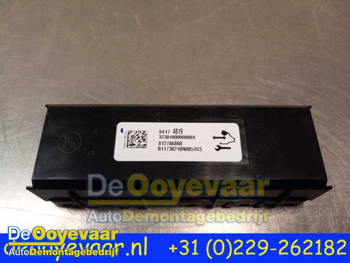 Używane Modul climatronic Opel Ampera-e Ampera-e Cena € 29,99 Procedura marży oferowane przez Autodemontagebedrijf De Ooyevaar
