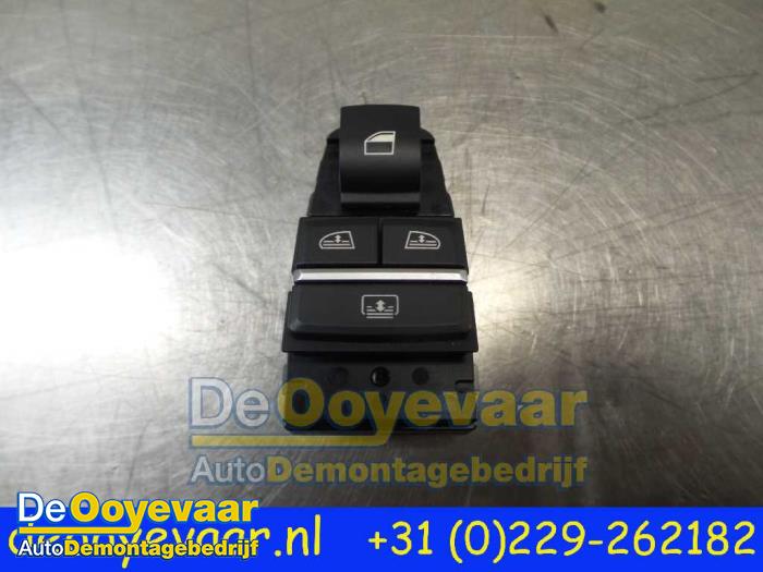 Commutateur vitre électrique d'un BMW 7 serie (F01/02/03/04) 740d xDrive 24V 2012