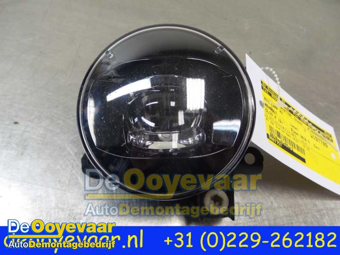 Fog light, front right from a Renault Clio IV Estate/Grandtour (7R) 1.2 TCE 16V GT EDC 2016