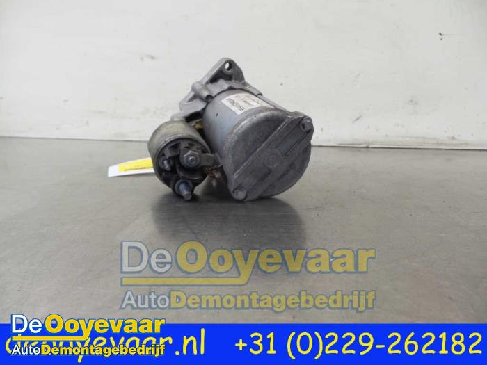Starter from a Renault Clio IV (5R) 1.5 Energy dCi 90 FAP 2014