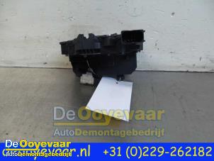 Używane Mechanizm blokady drzwi lewych wersja 2-drzwiowa Opel Corsa E 1.0 SIDI Turbo 12V Cena € 29,99 Procedura marży oferowane przez Autodemontagebedrijf De Ooyevaar