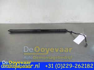 Używane Amortyzator gazowy lewy tyl Landrover Range Rover Sport (LW) 3.0 TDV6 Cena € 99,98 Procedura marży oferowane przez Autodemontagebedrijf De Ooyevaar