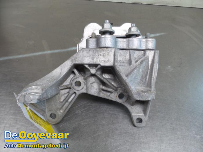 Gearbox mount from a Ford Transit Custom 2.0 TDCi 16V Eco Blue 130 2018