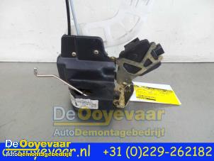 Used Rear door mechanism 4-door, right Kia Sportage (JE) 2.0 CRDi 16V VGT 4x4 Price € 24,98 Margin scheme offered by Autodemontagebedrijf De Ooyevaar