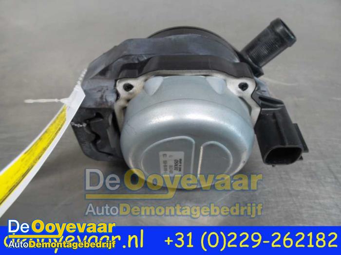 Water pump from a Renault Scénic IV (RFAJ) 1.7 Blue dCi 150 2017