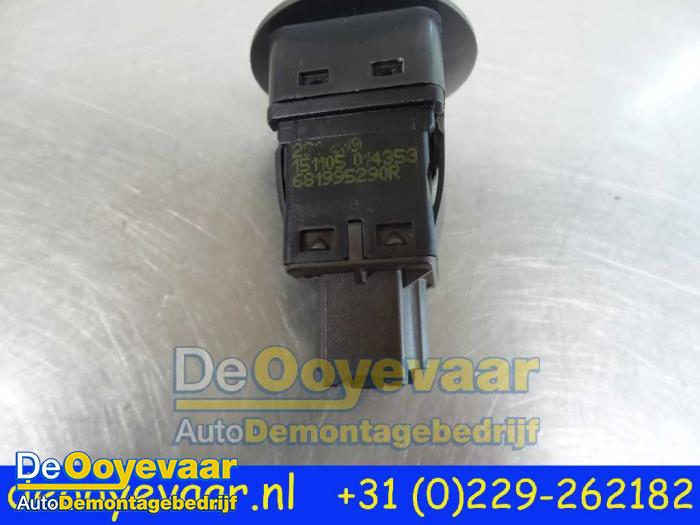 Interruptor de airbag de un Renault Clio IV Estate/Grandtour (7R) 1.5 Energy dCi 90 FAP 2015