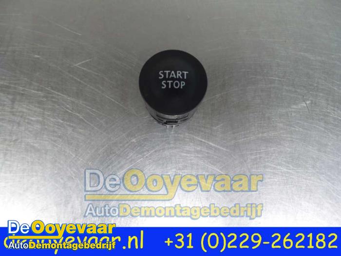 Start/stop switch from a Renault Clio IV Estate/Grandtour (7R) 1.5 Energy dCi 90 FAP 2015