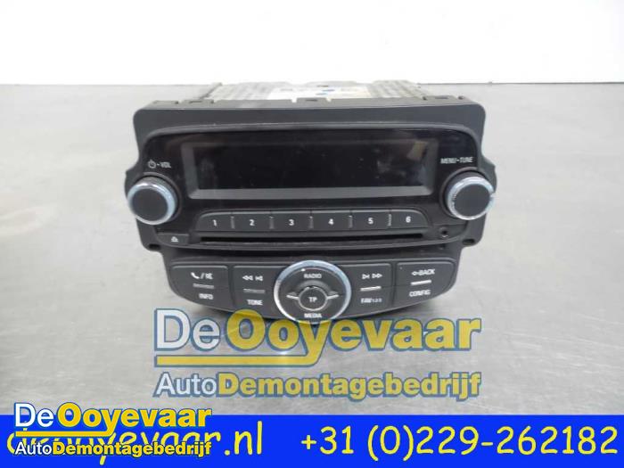 Reproductor de CD y radio de un Opel Corsa E 1.4 16V 2017