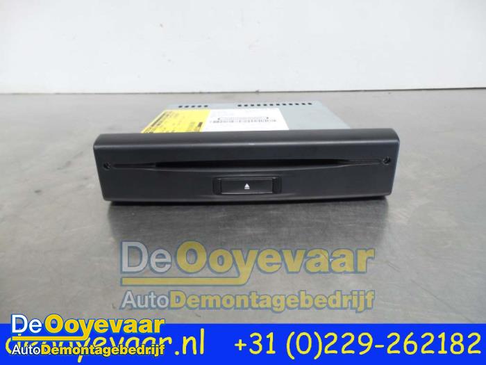 CD changer from a Citroën C4 Grand Picasso (3A) 1.6 BlueHDI 120 2014