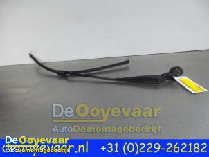 Used Front wiper arm Citroen C4 Grand Picasso (3A) 1.6 BlueHDI 120 Price € 19,98 Margin scheme offered by Autodemontagebedrijf De Ooyevaar
