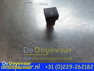 Gebrauchte ESP Schalter Peugeot Partner (GC/GF/GG/GJ/GK) 1.6 HDI 90 Preis € 14,99 Margenregelung angeboten von Autodemontagebedrijf De Ooyevaar