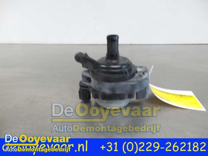 Water pump from a Renault Scénic IV (RFAJ) 1.6 Energy dCi 160 EDC 2018
