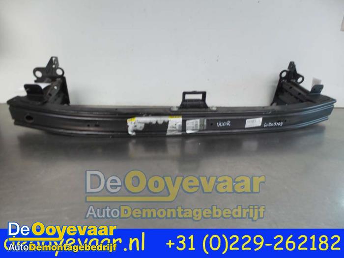 Front bumper frame from a Renault Scénic IV (RFAJ) 1.6 Energy dCi 160 EDC 2018