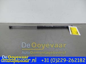 Used Rear gas strut, left Toyota Aygo (B10) 1.0 12V VVT-i Price € 9,98 Margin scheme offered by Autodemontagebedrijf De Ooyevaar