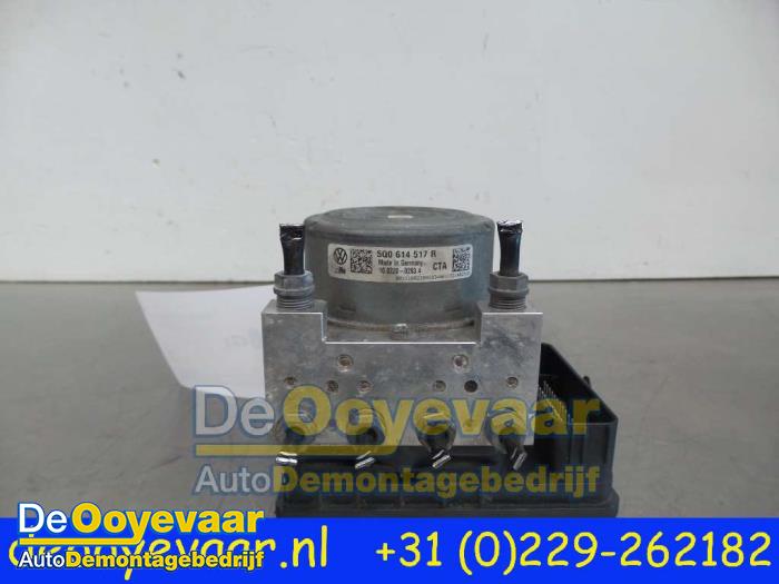 Pompe ABS d'un Audi A3 Sportback (8VA/8VF) 2.0 TDI 16V 2013