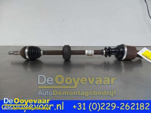 Usagé Arbre de transmission avant droit Renault Twingo II (CN) 1.2 16V Prix € 24,99 Règlement à la marge proposé par Autodemontagebedrijf De Ooyevaar