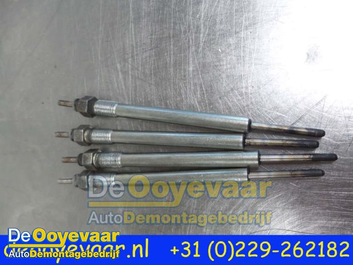 Begagnade Glödstift Hyundai H-300 2.5 CRDi Pris € 15,00 Marginaltabell erbjuds av Autodemontagebedrijf De Ooyevaar