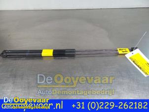 Używane Zestaw amortyzatorów gazowych tylnej klapy Opel Corsa E 1.4 16V Cena € 19,99 Procedura marży oferowane przez Autodemontagebedrijf De Ooyevaar