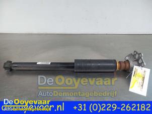 Usagé Barre amortisseur arrière droit Opel Corsa E 1.4 16V Prix € 29,99 Règlement à la marge proposé par Autodemontagebedrijf De Ooyevaar