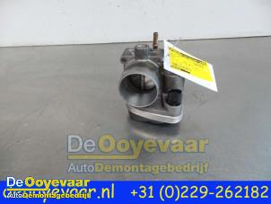 Used Throttle body Renault Clio III (BR/CR) 1.4 16V Price € 24,99 Margin scheme offered by Autodemontagebedrijf De Ooyevaar
