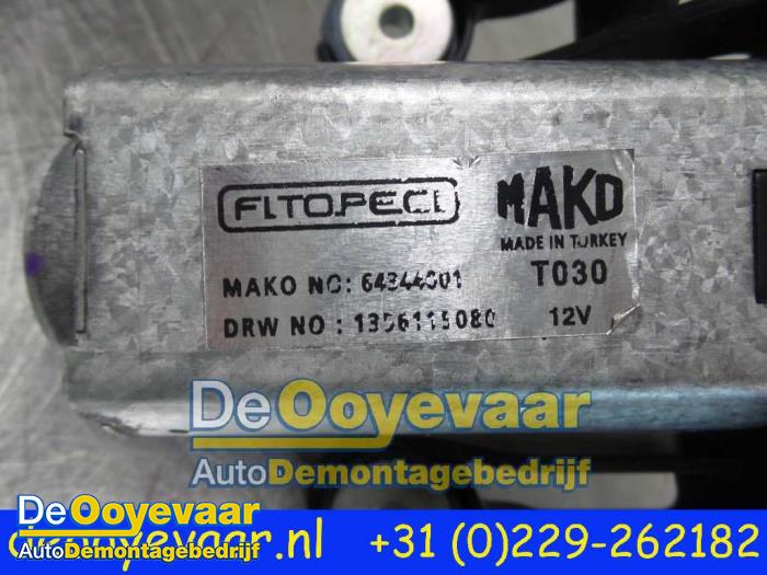 Rear wiper motor from a Citroën Nemo (AA) 1.3 HDi 75 2011