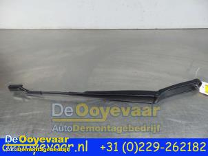 Usagé Bras essuie-glace avant Volkswagen Polo V (6R) 1.4 GTI 16V Prix € 9,98 Règlement à la marge proposé par Autodemontagebedrijf De Ooyevaar
