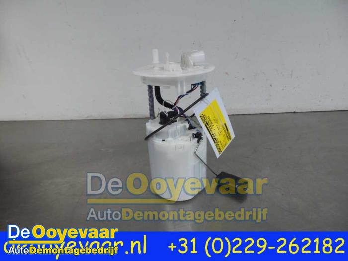 Używane Pompa benzynowa Opel Karl 1.0 12V Cena € 29,99 Procedura marży oferowane przez Autodemontagebedrijf De Ooyevaar