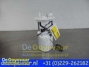 Used Petrol pump Opel Karl 1.0 12V Price € 59,99 Margin scheme offered by Autodemontagebedrijf De Ooyevaar