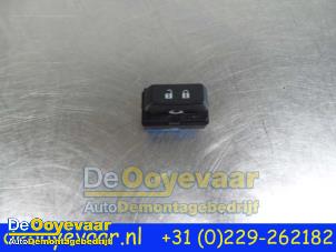 Used Central locking switch Opel Karl 1.0 12V Price € 9,99 Margin scheme offered by Autodemontagebedrijf De Ooyevaar