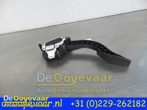 Used Accelerator pedal Opel Karl 1.0 12V Price € 24,99 Margin scheme offered by Autodemontagebedrijf De Ooyevaar