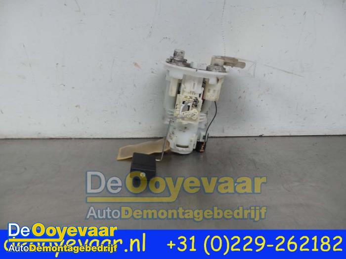 Begagnade Bensinpump Suzuki Alto 1.0 12V Pris € 15,00 Marginaltabell erbjuds av Autodemontagebedrijf De Ooyevaar