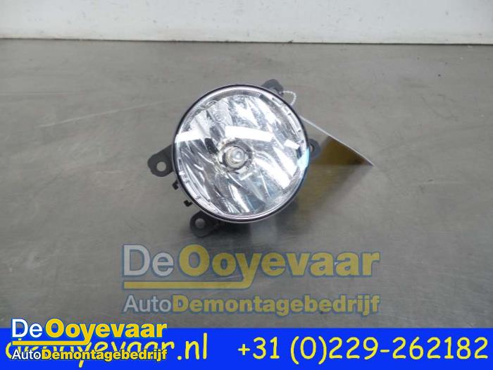 Fog light, front right from a Renault Clio IV Estate/Grandtour (7R) 1.5 Energy dCi 90 FAP 2014