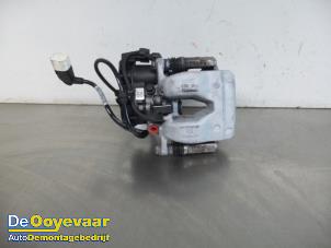 Used Rear brake calliper, right Mercedes E (W213) E-350d 3.0 V6 24V Price € 129,99 Margin scheme offered by Autodemontagebedrijf De Ooyevaar