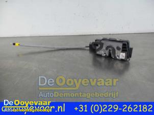 Usagé Serrure arrière gauche Mercedes E (W213) E-350d 3.0 V6 24V Prix € 29,98 Règlement à la marge proposé par Autodemontagebedrijf De Ooyevaar