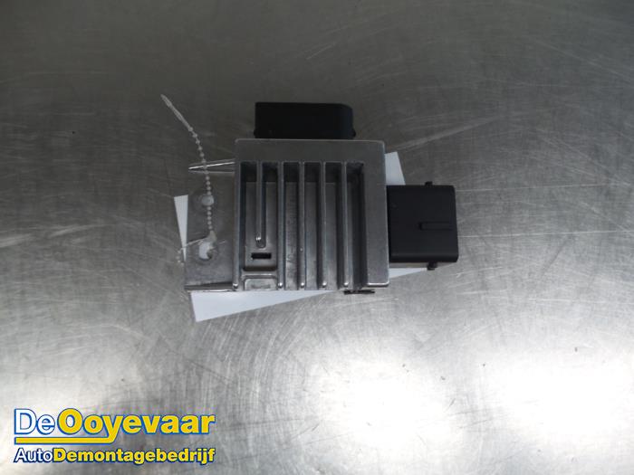Cooling fan resistor from a Renault Espace (RFCJ) 2.0 Blue dCi 200 2019
