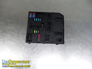 Used Fuse box Renault Espace (RFCJ) 2.0 Blue dCi 200 Price € 94,99 Margin scheme offered by Autodemontagebedrijf De Ooyevaar