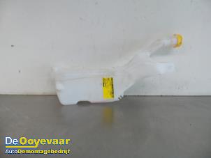 Used Front windscreen washer reservoir Renault Scénic IV (RFAJ) 1.3 TCE 16V Price € 24,98 Margin scheme offered by Autodemontagebedrijf De Ooyevaar