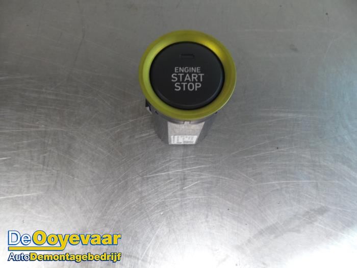 Start/Stopp Schalter van een Hyundai Kona (OS) 1.0 T-GDI 12V 2018