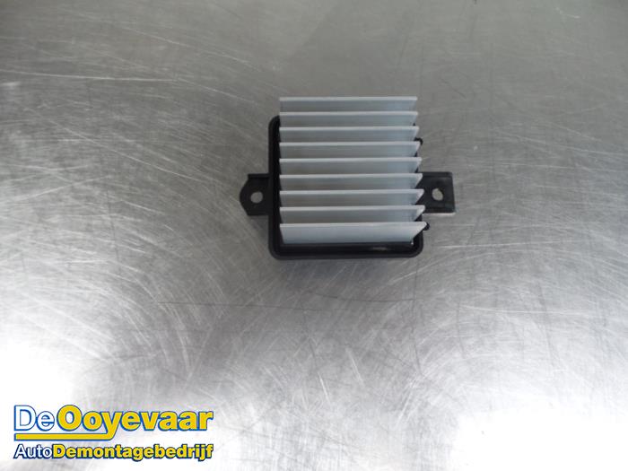 Heater resistor from a Mitsubishi Outlander (GF/GG) 2.4 16V PHEV 4x4 2019