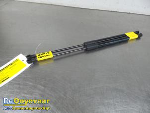 Gebrauchte Set Gasdämpfer Heckklappe Smart Forfour (453) 1.0 12V Preis € 24,99 Margenregelung angeboten von Autodemontagebedrijf De Ooyevaar
