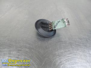 Used Heater resistor Volkswagen Fox (5Z) 1.2 Price € 9,99 Margin scheme offered by Autodemontagebedrijf De Ooyevaar