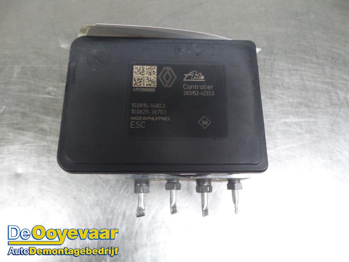 Usagé Bloc ABS Renault Megane IV (RFBB) 1.2 Energy TCE 100 Prix € 29,99 Règlement à la marge proposé par Autodemontagebedrijf De Ooyevaar