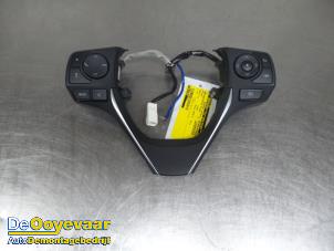 Used Steering wheel mounted radio control Toyota Auris (E18) 1.2 T 16V Price € 44,99 Margin scheme offered by Autodemontagebedrijf De Ooyevaar