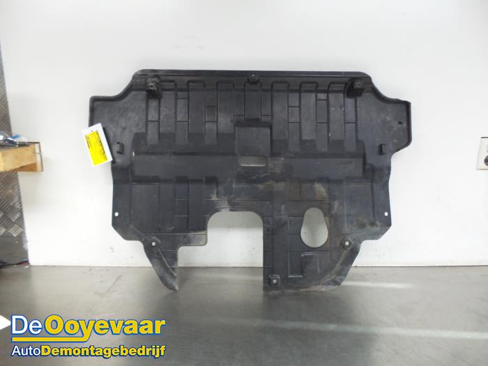 Engine splash shield